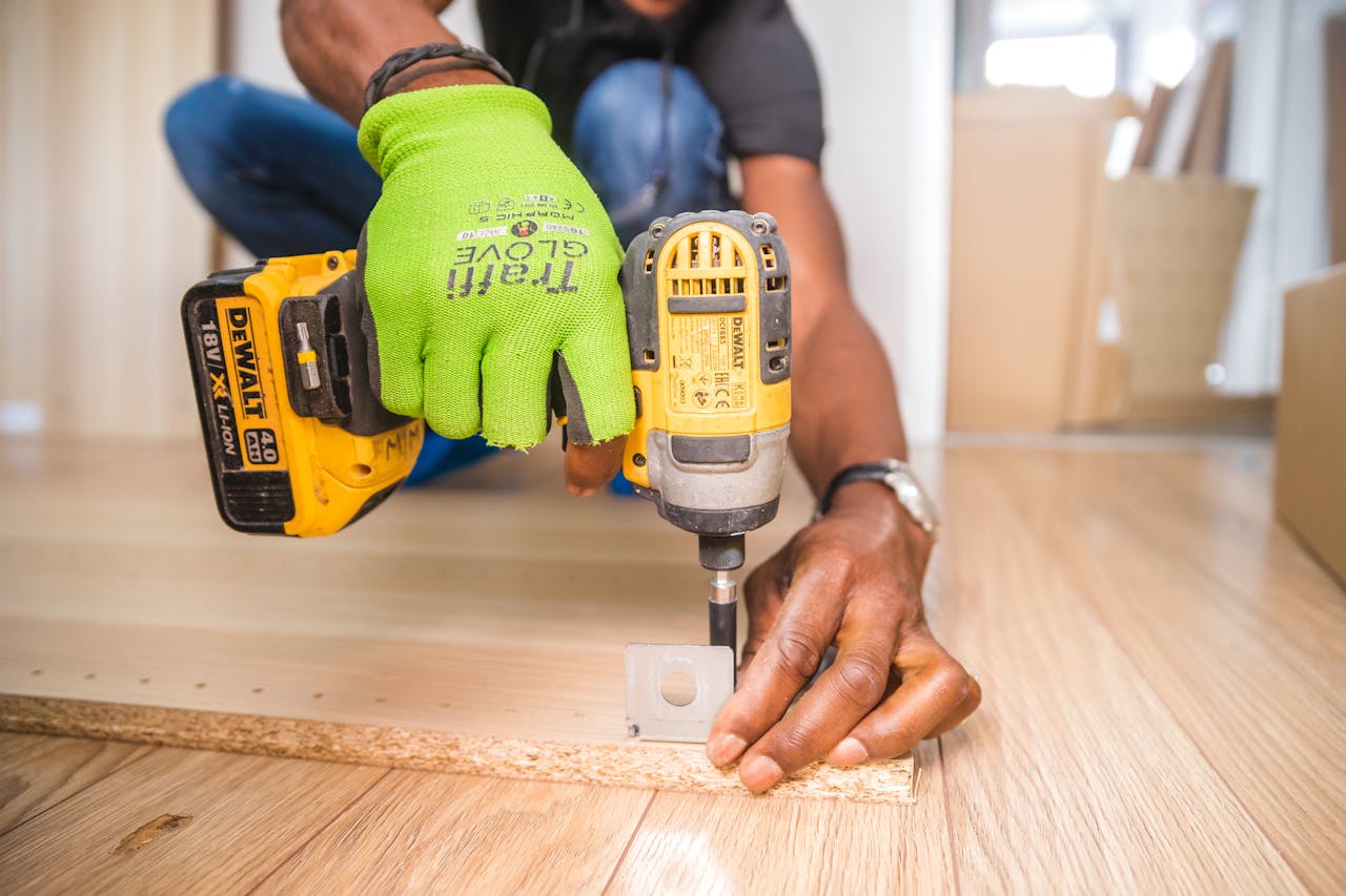 Reside-Rentals-handy-person Reside-Rentals-handy-person